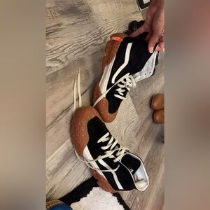 Vans (removable bottom rubber pieces)